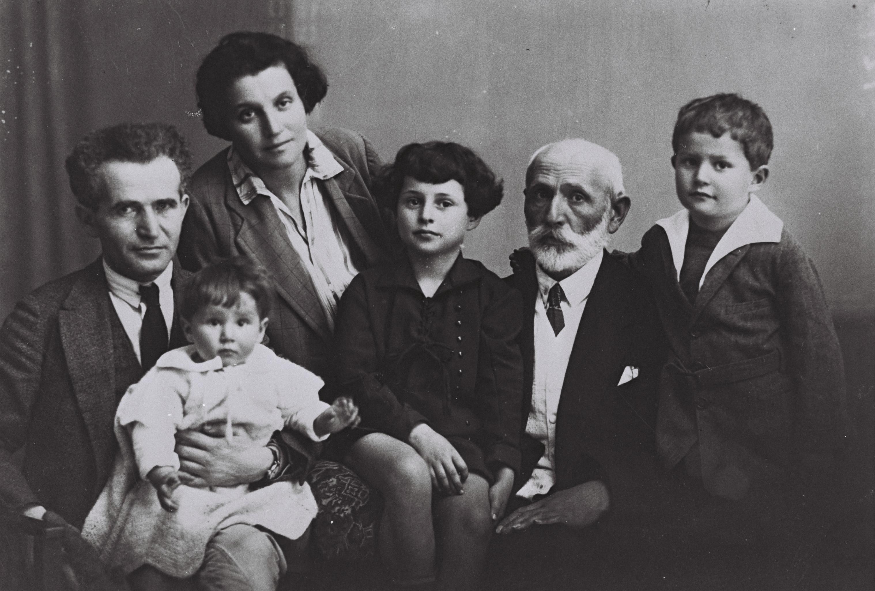 File:Ben Gurion Family 1929.jpg - Wikimedia Commons
